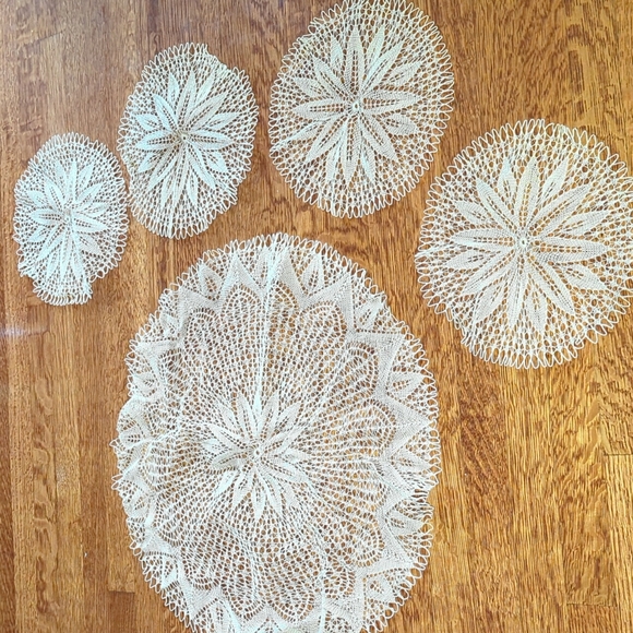 Handmade Crochet Cotton Lace Table - Picture 4 of 4